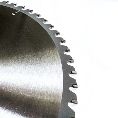 Wysokiej jakości ostrze tarczowe 254*1,8/2,5*15,88*40T TCT o dokładnym kącie do cięcia drewna lub aluminium