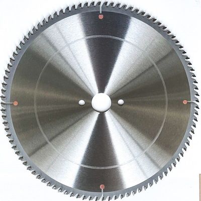 Prasa na zimno wysokiej jakości 4 cale 105 * 1,8 / 1,2 * 10 * 8 * 20 mm Tarcza diamentowa Turbo do ogólnego zastosowania, ceramiki, marmuru