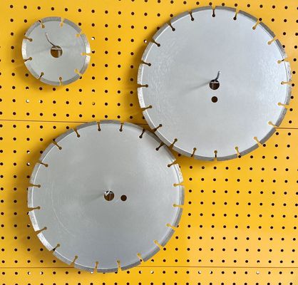 300 × 3,0 / 2,0 × 10 × 25,4 × 20T Huachang 12 'Spawany laserowo granitowy betonowy brzeszczot diamentowy do cięcia na sucho o długiej żywotności